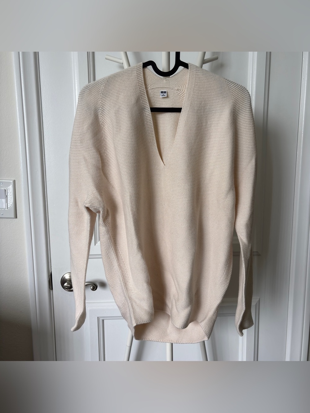 Uniqlo 3D Knit Women's V-neck Sweater Small White